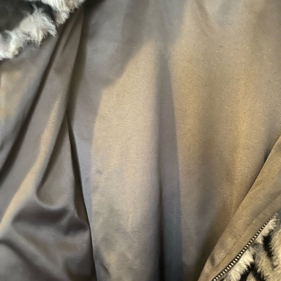 Faux Fur Women Coat size 2xl - Picture 3 of 8